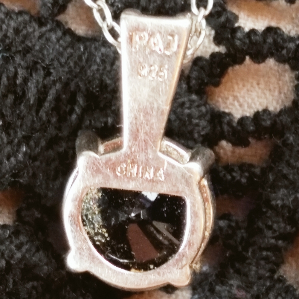 18 inch 925 Silver Chain w Sapphire Pendent .5 x 3/4 inches - Picture 3 of 10